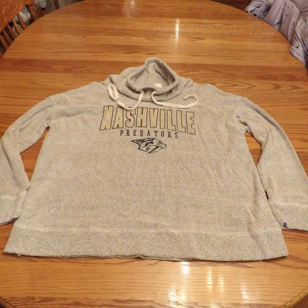 + Liv Casual Women's NHL Nashville Predators Gray Pullover Sz L